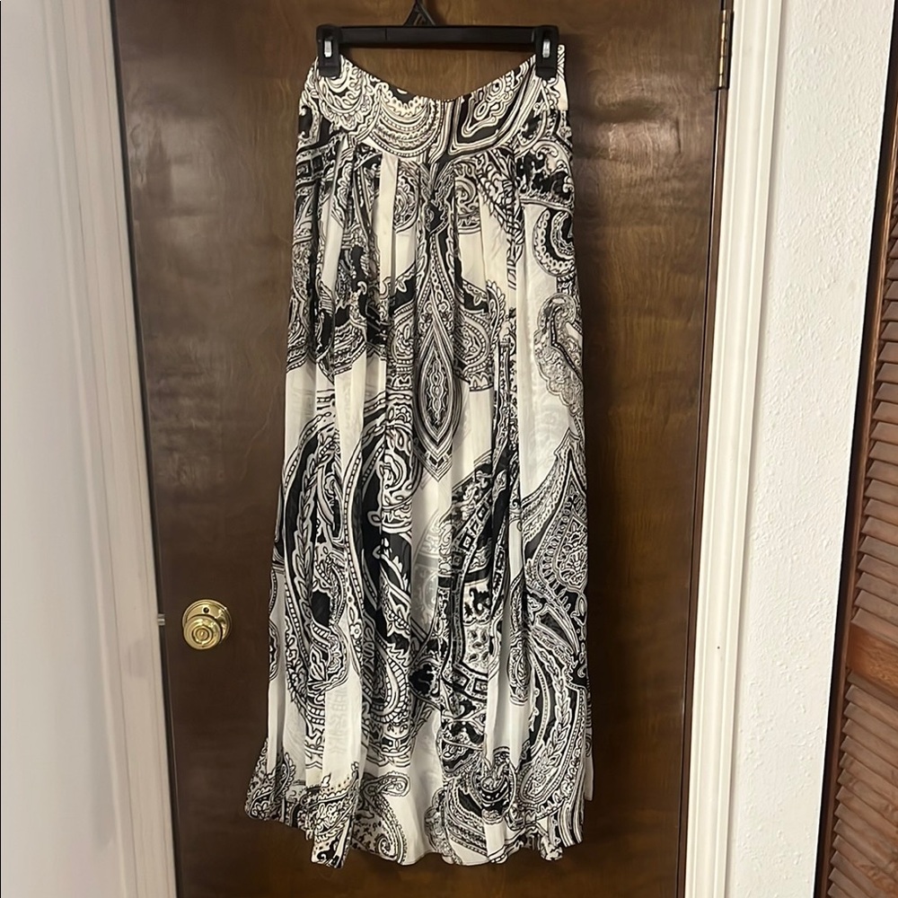 Elegant Black and White Paisley Skirt